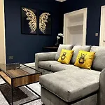 Contemporary Cotham House By Prescott Apartments